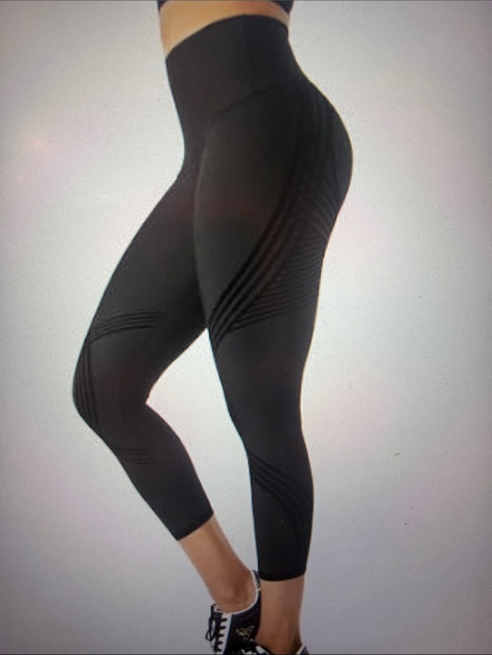Fanka beautiful black with amazing pattern compression legging. 🔥🔥🧡
